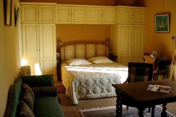 Bed and Breakfast Chateau Belles Graves Pomerols Номер фото