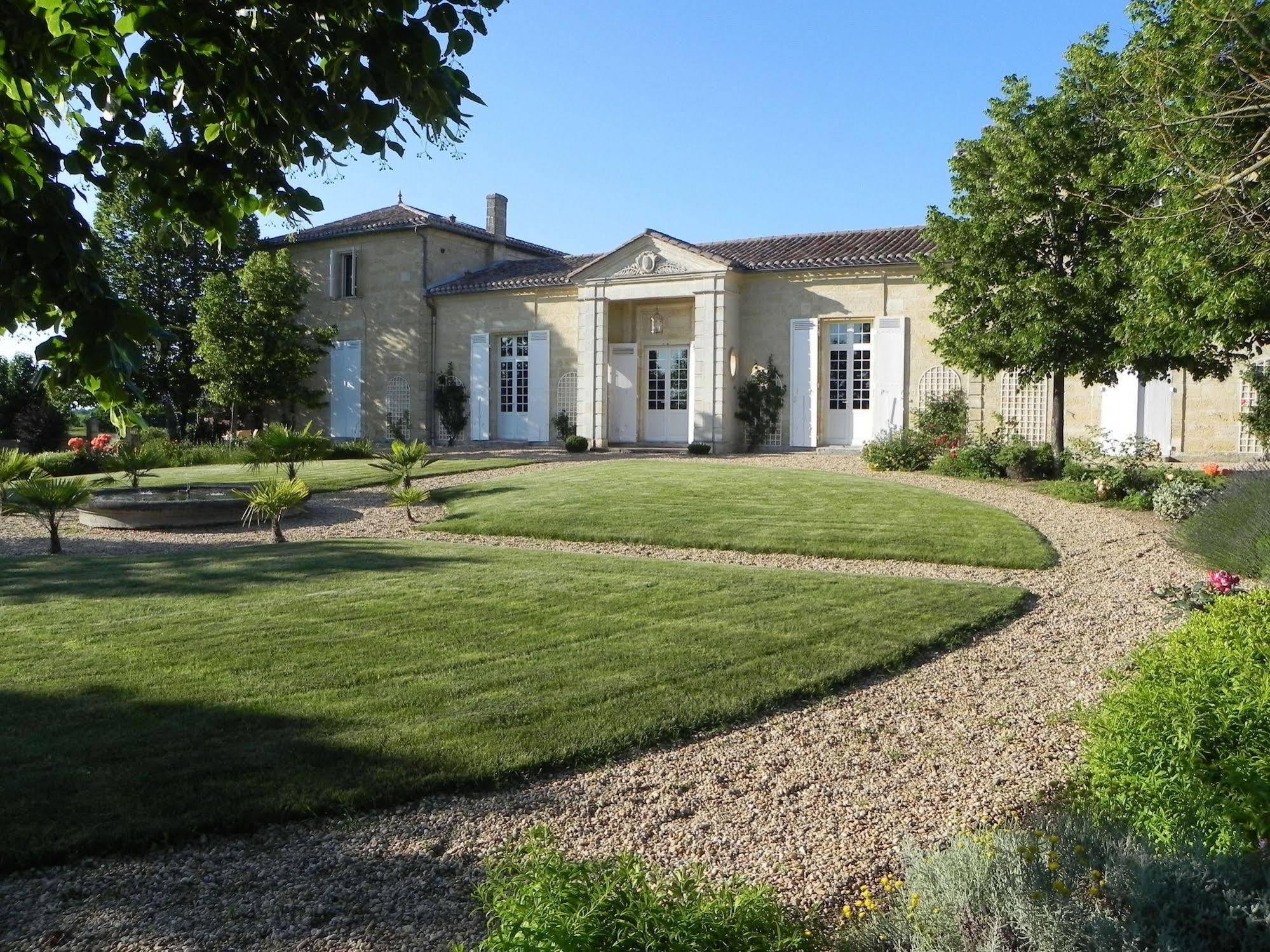 Bed and Breakfast Chateau Belles Graves Pomerols Экстерьер фото